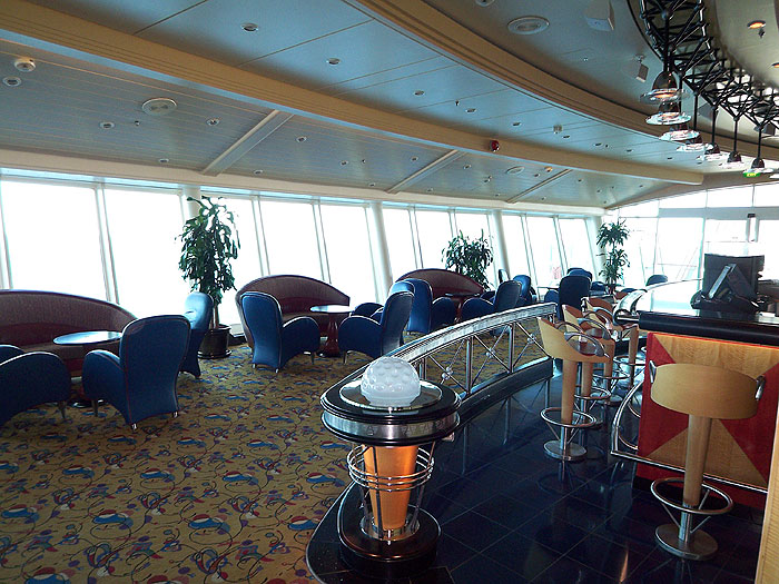 The Cosmopolitan Club on deck 14 was a great place for drinks and quiet conversation.