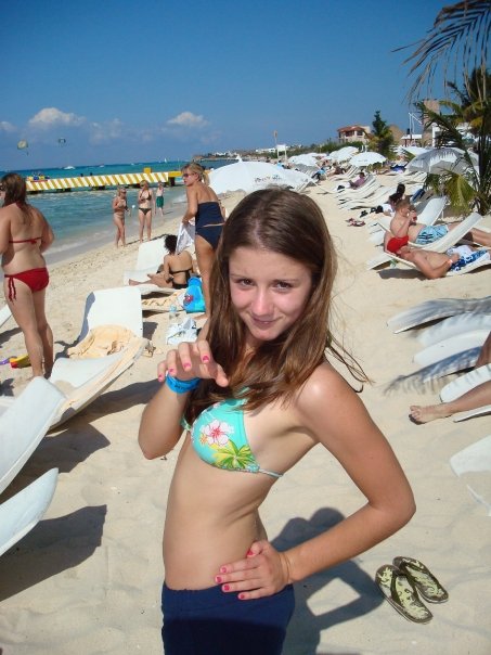 Kelly kittykat, grrrr. Click to display comparison with photo from 2001 Disney cruise